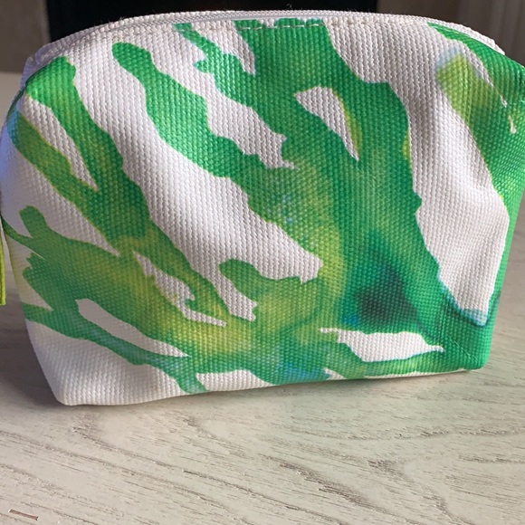 Two new La Mer makeup bags - Picture 2 of 8